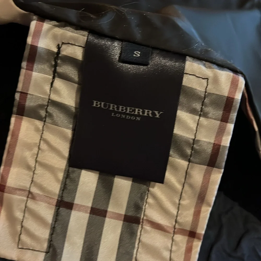 NWOT Authentic Burberry ring dog coat